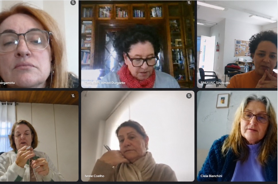 Integrantes do NAP em reunião mensal